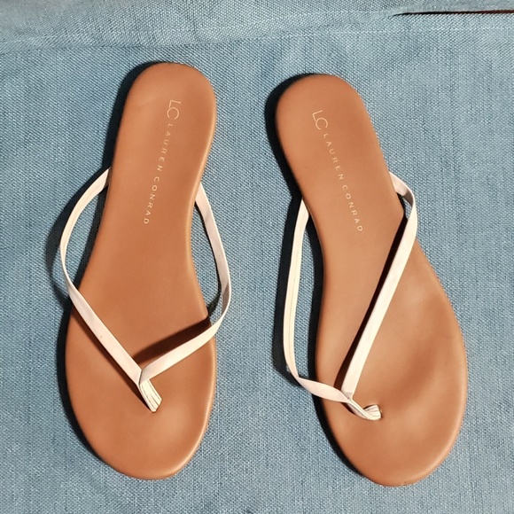 LC Lauren Conrad Shoes - Lauren Conrad tan white flip flops sz 10